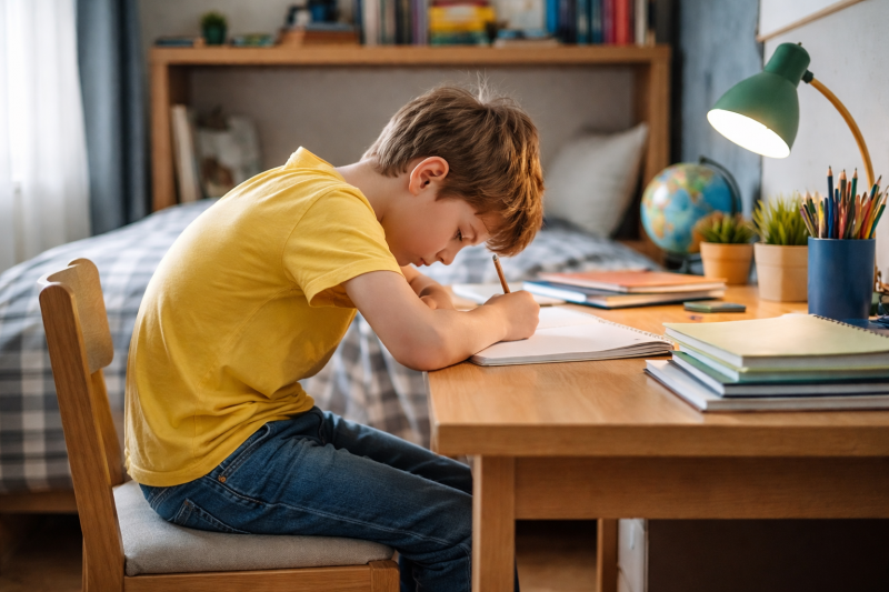 Осанка с детства — здоровье на годы: как позвоночник влияет на самочувствие и почему профилактика важнее лечения