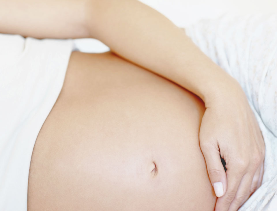 27 недель тянет низ живота. Низ живота. Гипертонус матки живот. Живот внутри у беременных. Ребенок справа в животе.